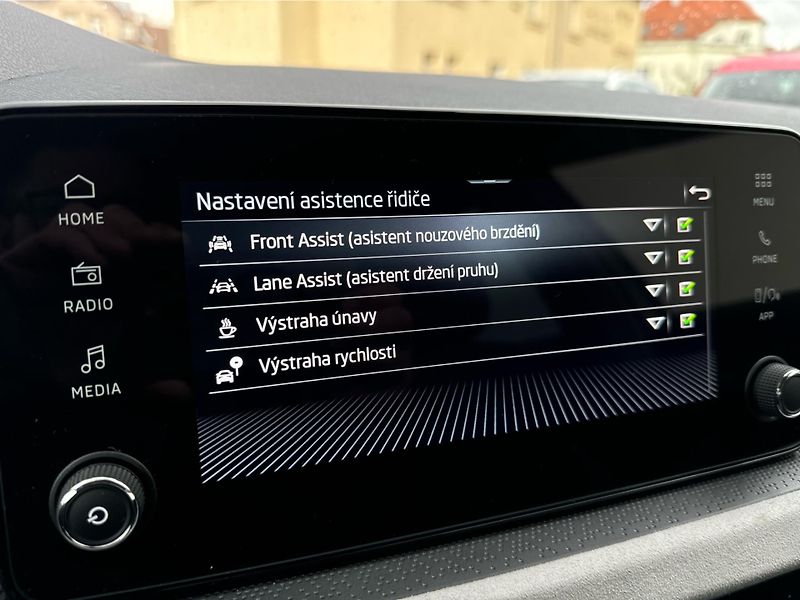 Škoda Kamiq 1.0TSI 7DSG TopSelection 85kW - fotka 17 z 18