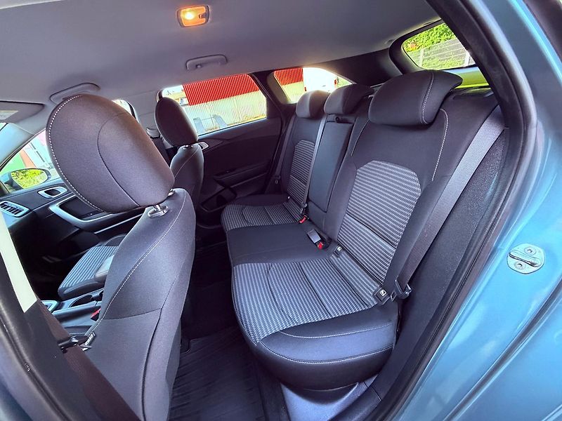 Kia Ceed 1.5 T-GDi Exclusive, ČR, 1.Maj - fotka 12 z 30