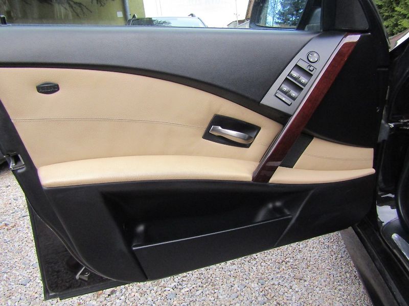 BMW Řada 5 (2006) 3.0D X-DRIVE 170kW - fotka 18 z 38