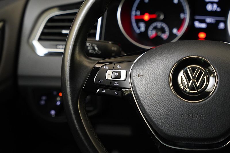 Volkswagen Golf Sportsvan - fotka 16 z 27