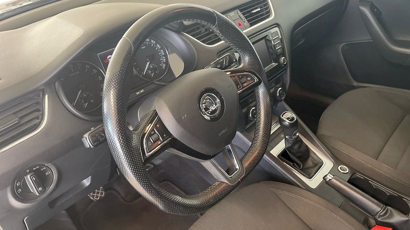Škoda Octavia (2015) Kombi Elegance 2.0TDI 110kW - fotka 21 z 29