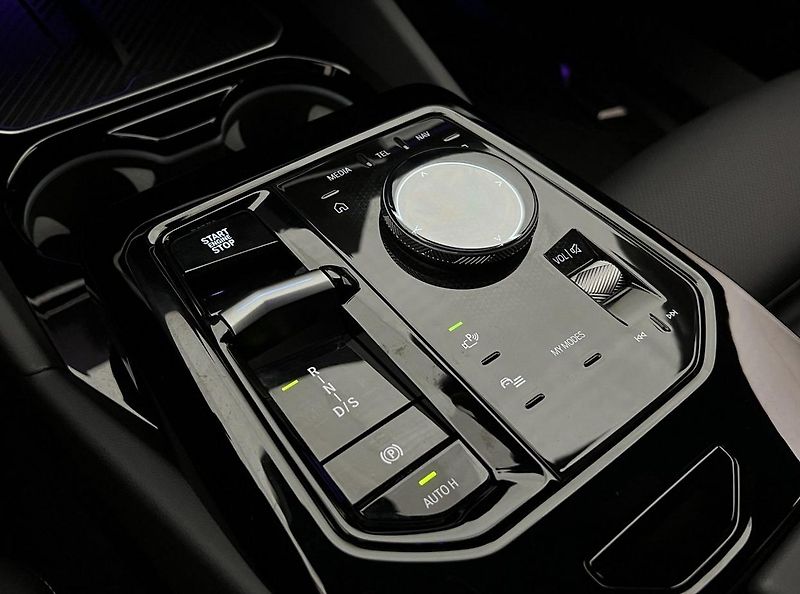 BMW Řada 5 520d AWD Touring MSport Tažné - fotka 24 z 35