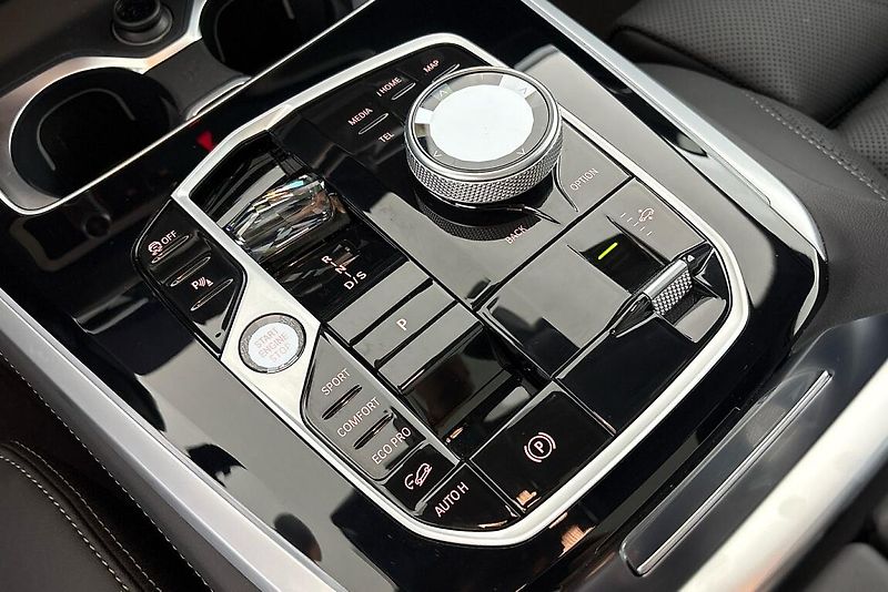 BMW X5 xDrive40i - fotka 26 z 29