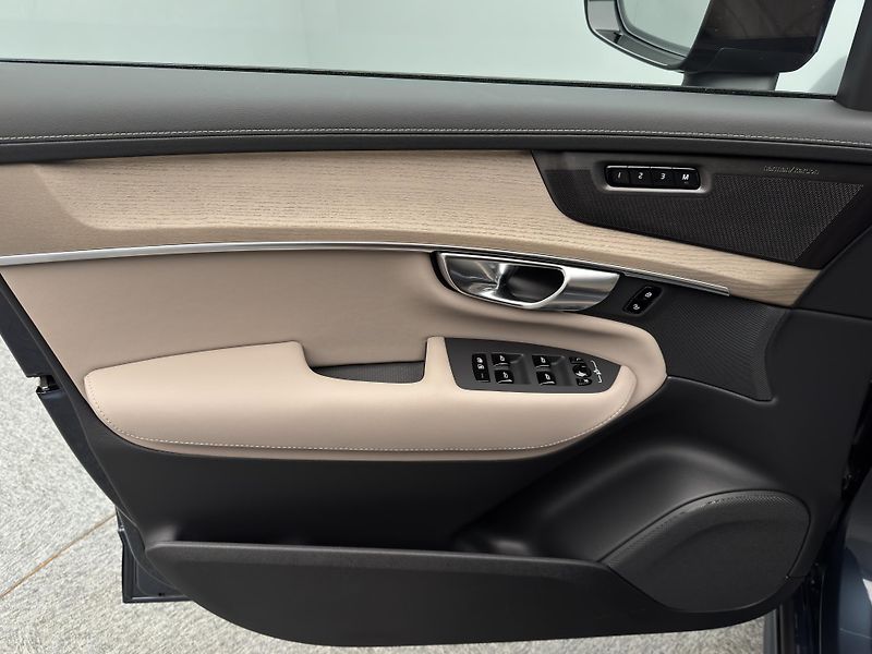 Volvo XC90 (2026) T8 AWD Plug-in DARK PLUS 7m - fotka 7 z 28