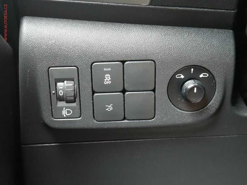 Citroën C-Elysée (2015) 1.6 HDi, ČR, AC, tempo, park - fotka 15 z 15