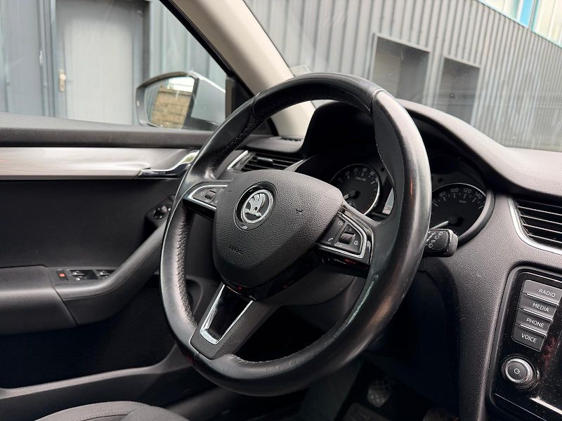 Škoda Octavia 2,0 TDI 4x4 /servis.kn. /110kW - fotka 20 z 32