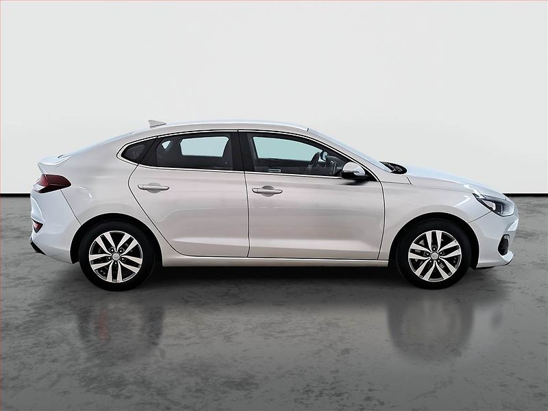 Hyundai i30 (2019) Trikolor 1.4 T-GDI, Serv.kniha - fotka 6 z 19
