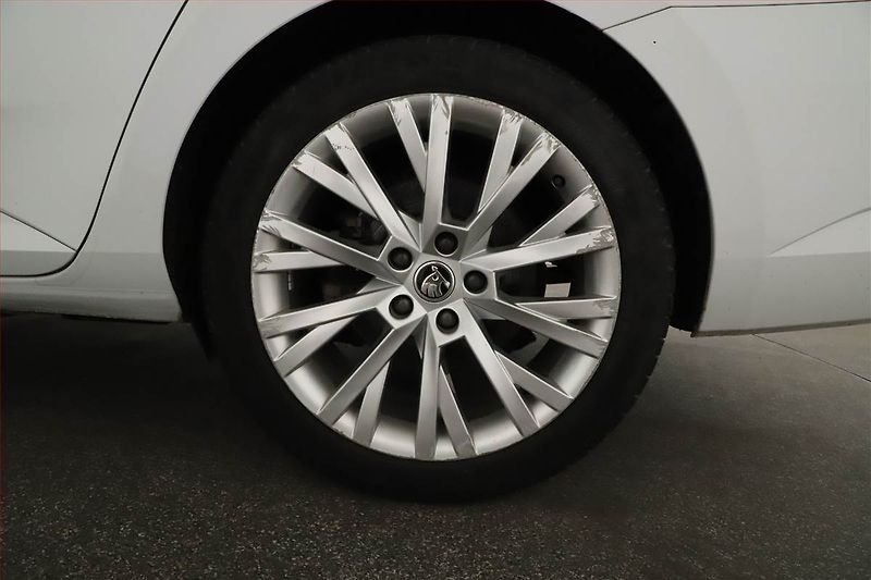 Škoda Superb (2020) iV 1.4 TSI PHEV - fotka 20 z 20
