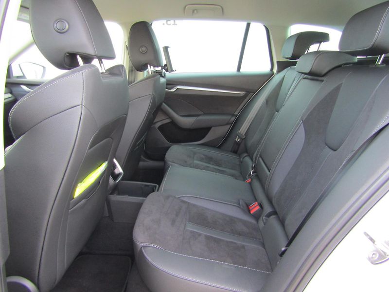 Škoda Octavia IV FL Combi Top Selection 2.0 - fotka 27 z 30