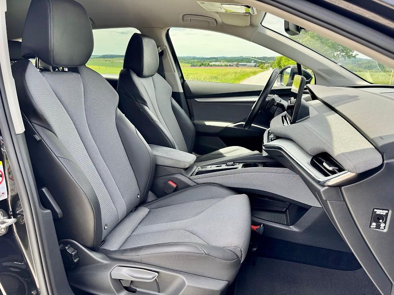 Škoda Enyaq (2022) 82kWh, SOH 92%,KEYLESS - fotka 12 z 19