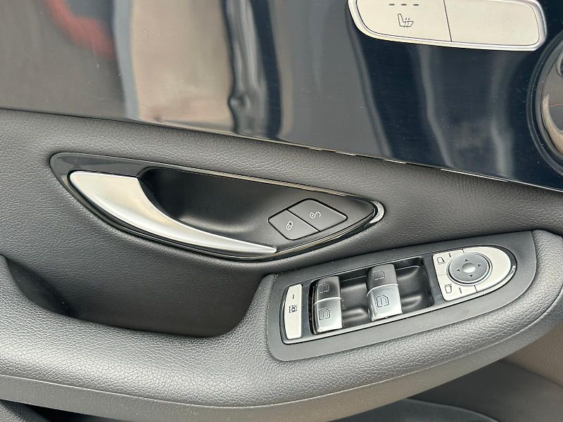 Mercedes-Benz Třídy C (2015) C220CDI,125KW,VYHŘ. SED.,TEMP. - fotka 19 z 23