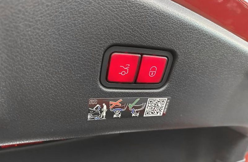 Mercedes-Benz CLE 300 4M AMG 360k Tažné Bílý in. - fotka 15 z 18