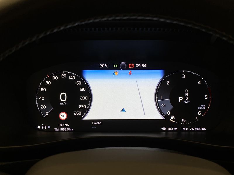 Volvo XC40 D4 AWD R-DESIGN AUT  - fotka 33 z 40