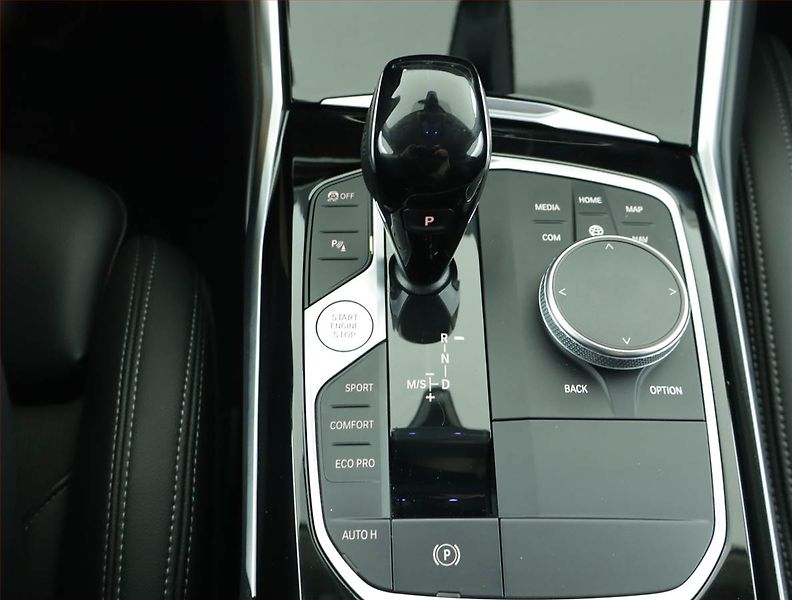BMW Řada 3 (2022) Sport Line 318 d, Automat - fotka 13 z 16