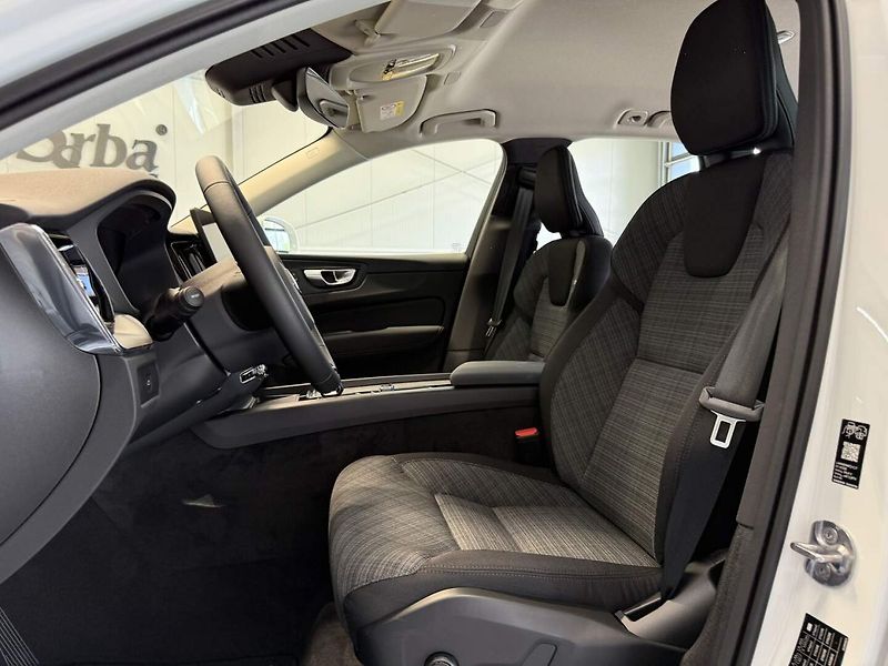 Volvo XC60 (2026) B5 2.0L 250+14 HPAT8 AWD CORE - fotka 16 z 22