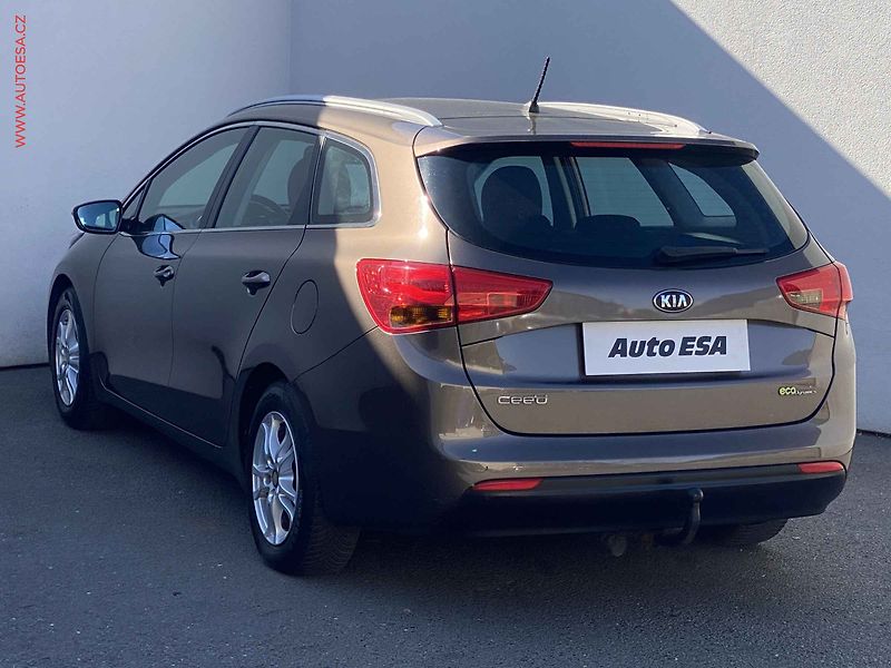 Kia Ceed (2013) 1.6 GDi, AC, TZ - fotka 6 z 16
