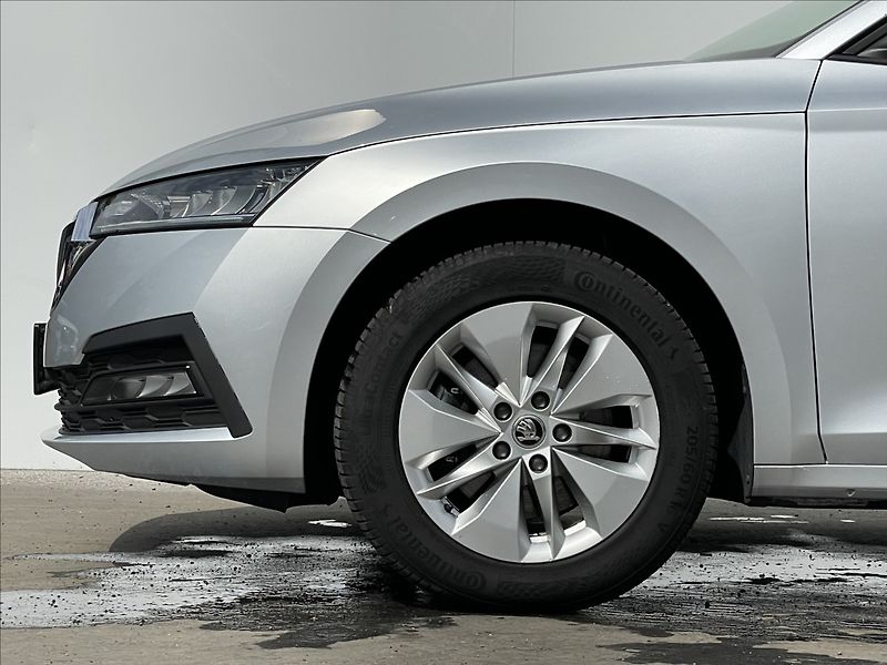Škoda Octavia 2,0 TDI 4x4 DSG Ambition TAŽNÉ - fotka 20 z 23