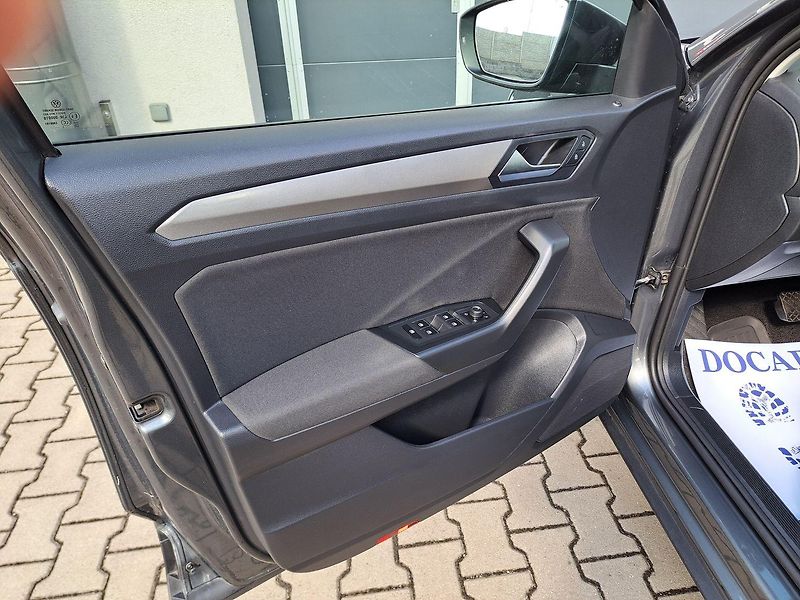 Volkswagen T-Roc (2022) 1.5 TSI DSG Style 110kW ZÁRUKA - fotka 16 z 30