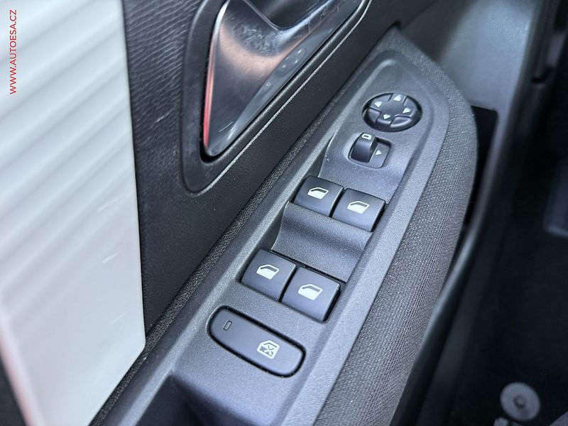 Citroën C4 (2022) 1.2 PT, ČR, AC, temp - fotka 11 z 17