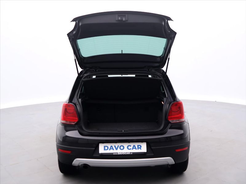 Volkswagen Polo 1,4 i 63kW Cross AutoKlima - fotka 9 z 34