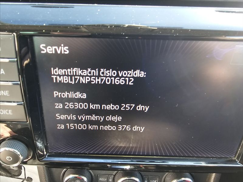Škoda Superb 3 2,0TDi Laurin & Klement - fotka 22 z 46