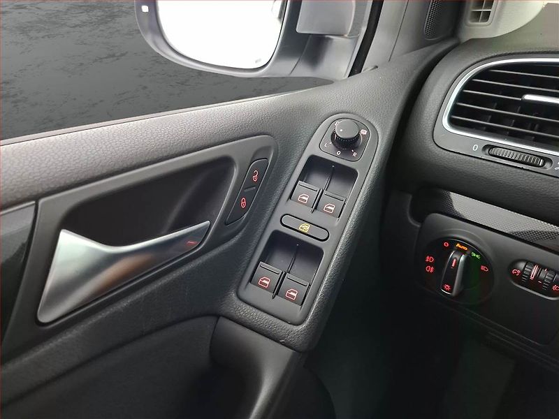 Volkswagen Golf (2009) 1.4 TSI, Automat, Serv.kniha - fotka 15 z 16