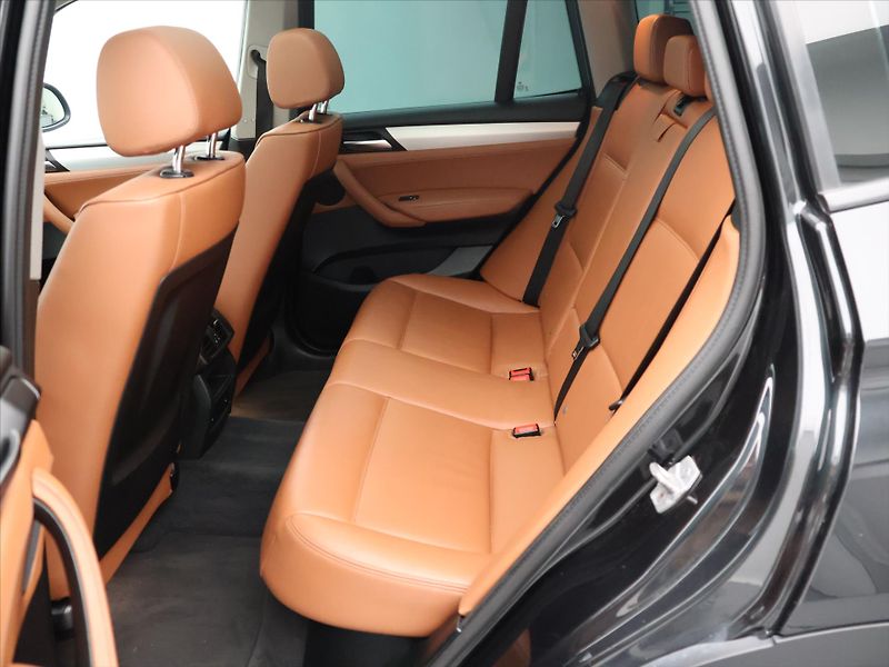 BMW X3 3,0 35d 230KW Xdrive PANORAMA - fotka 17 z 33