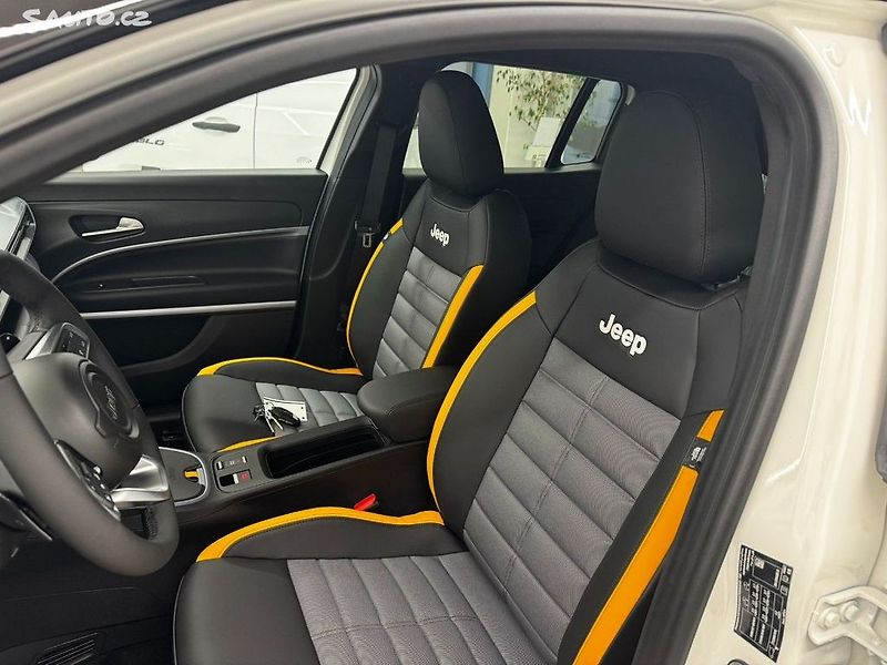 Jeep Avenger (2025) 4xe The North Face 1.2 Turbo e - fotka 17 z 21