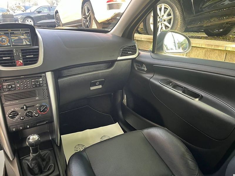 Peugeot 207 1.6i 80KW/2007/PANORAMA-KŮŽE - fotka 33 z 51