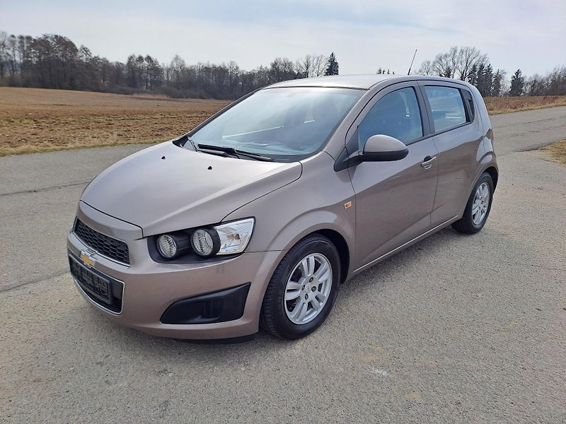 Chevrolet Aveo (2013) 1.2 1.MAJITEL 2xKOLA, SERVISKA - fotka 1 z 29