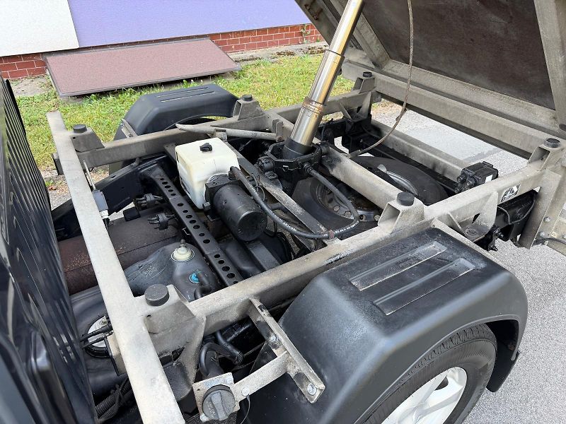 Isuzu D-Max 2,5 TD TT 4x4 / 3 - sklopka  - fotka 27 z 28