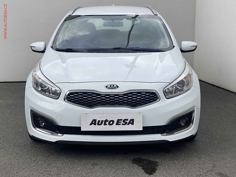 Kia Ceed (2017) 1.6 GDi, AC, navi, kamera - fotka 2 z 18