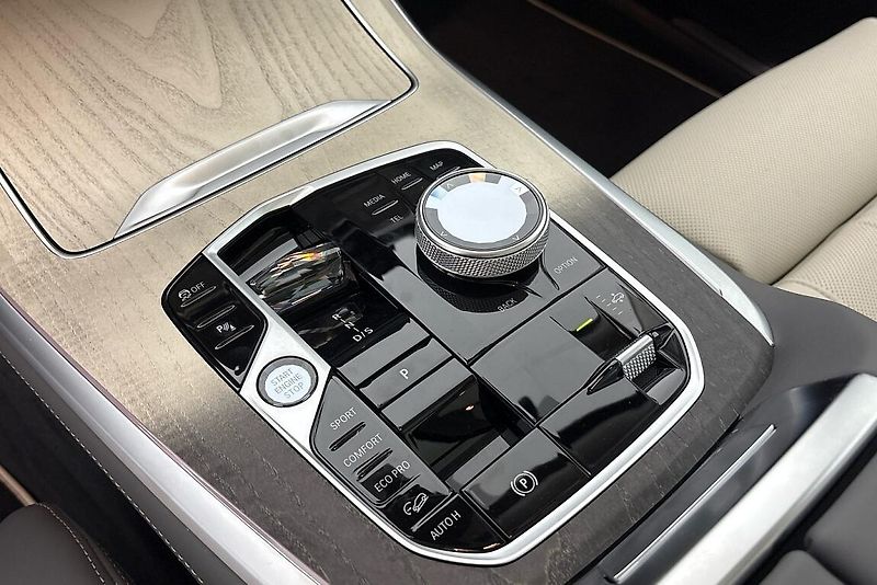 BMW X7 xDrive40d - fotka 24 z 27