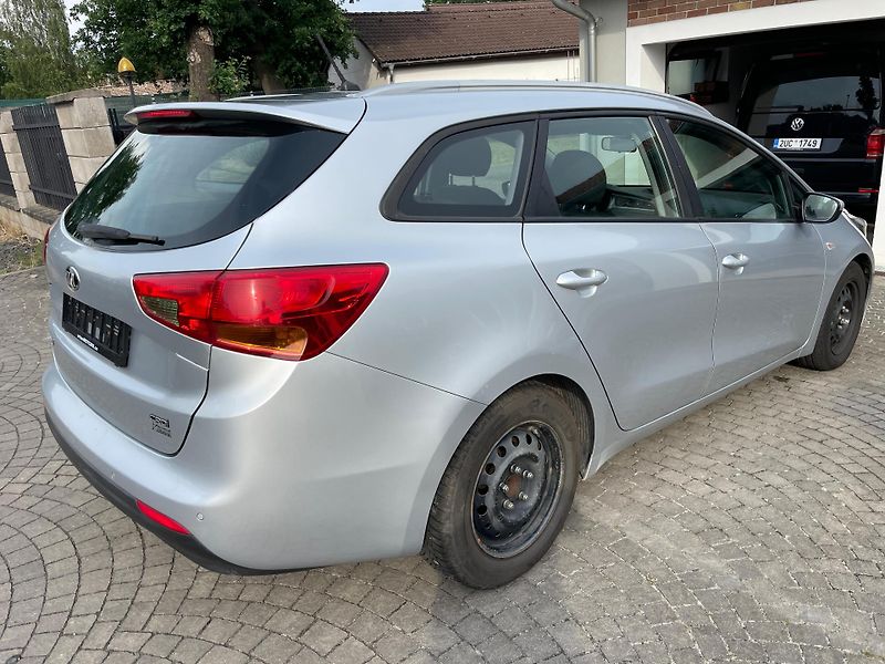 Kia Ceed 1,6 CRDi 100kW AUTOMAT - fotka 5 z 24