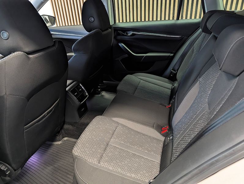Škoda Octavia 1.5 TSI STYLE PLUS - fotka 28 z 33