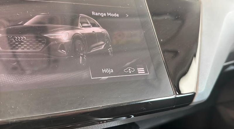 Audi Q8 e-tron 50 Q Kamera Tažné Ambient - fotka 17 z 18