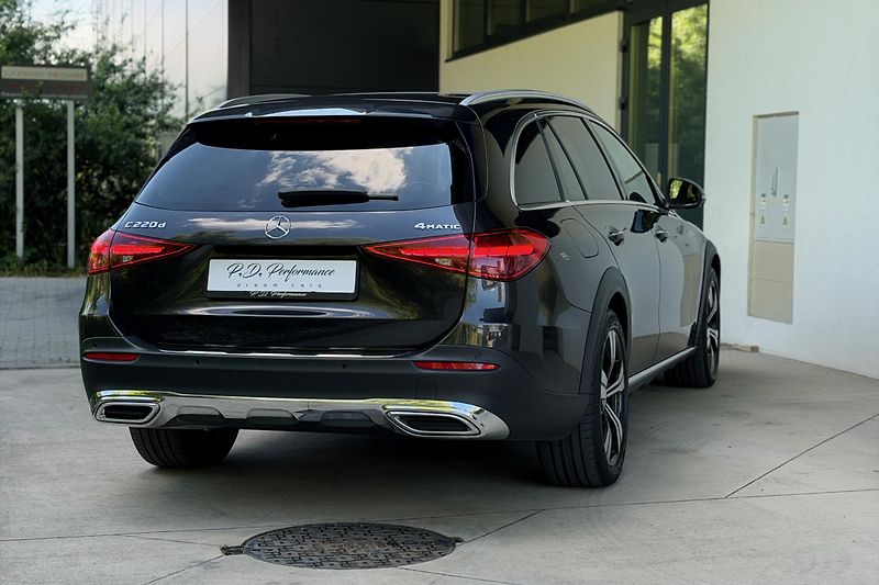 Mercedes-Benz Třídy C (2023) C 220d 4Matic Allterrain - fotka 24 z 125