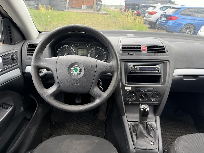 Škoda Octavia 1.6i - fotka 12 z 20