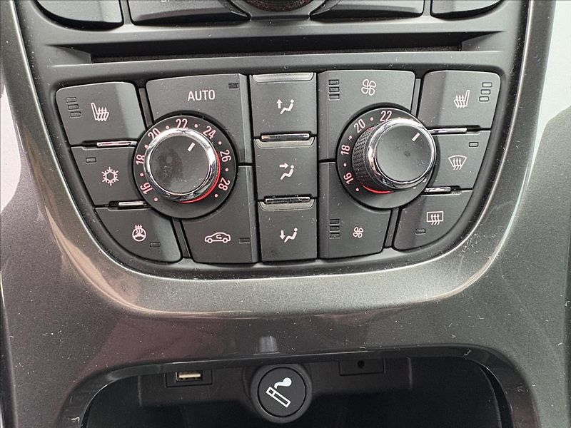 Opel Astra 1,4 iT 103kW,Xenon,Navi,Výhřev - fotka 11 z 32