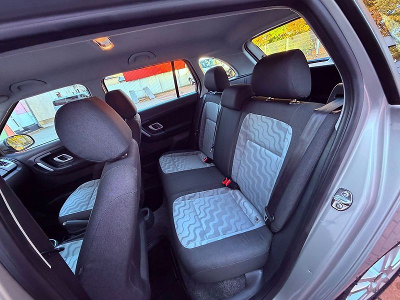 Škoda Fabia 1.6 Ambiente - fotka 11 z 23