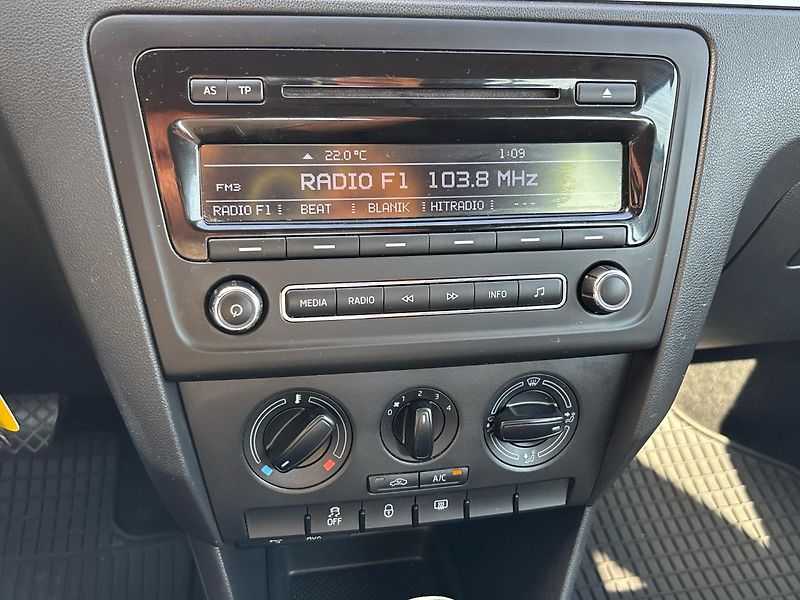 Škoda Rapid AMBITION DSG - fotka 12 z 25