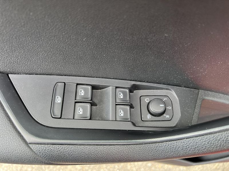 Škoda Karoq Style+ 1.5TSi 110kw PŮVOD ČR - fotka 12 z 46
