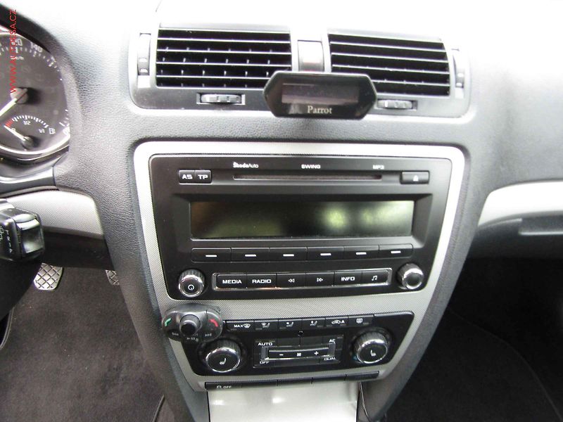 Škoda Octavia (2012) 1.6 TDi, ČR, Elegance - fotka 12 z 15