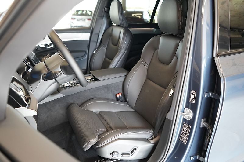 Volvo XC90 B5 PLUS Black Edition, 360° - fotka 18 z 48