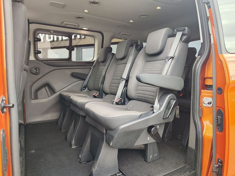 Ford Tourneo Custom 2.0 EcoBlue/136kW Titanium L2 - fotka 12 z 31