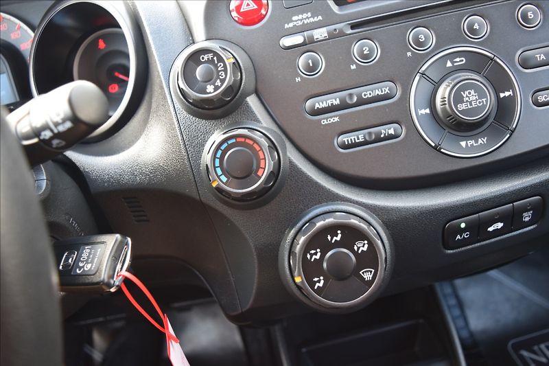 Honda Jazz 1,2 i 66KW ALU KLIMA NÍZKÉ KM - fotka 29 z 35