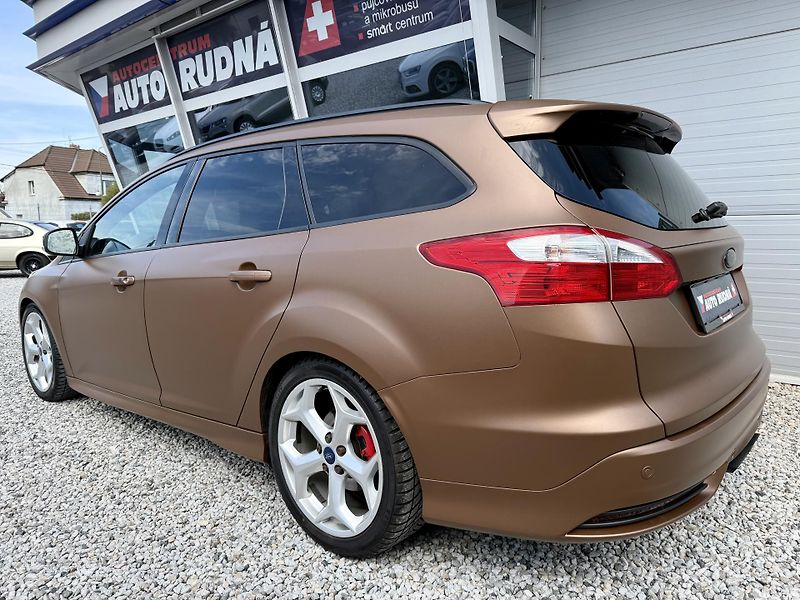 Ford Focus 2,0i 184kW EcoB SCTI ST - fotka 16 z 45