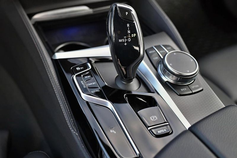 BMW Řada 5 540d xDrive - fotka 15 z 16