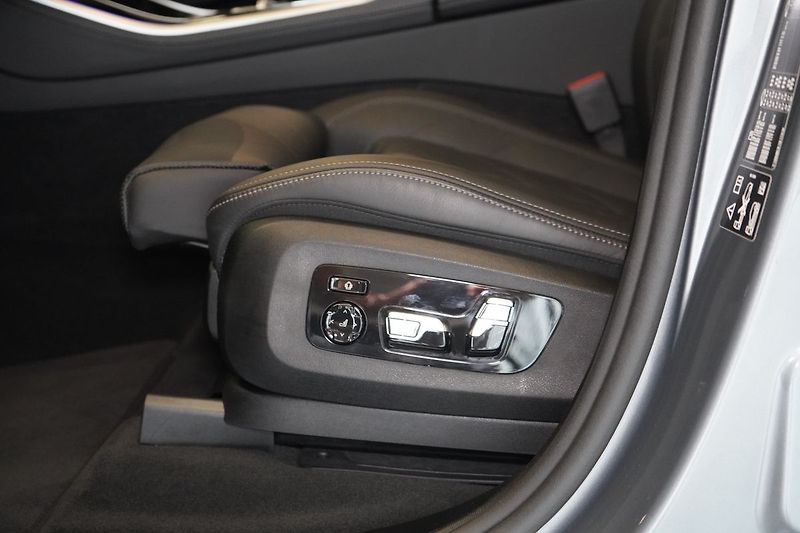 BMW X5 30d xDrive, Ventilace, Tažné - fotka 24 z 49