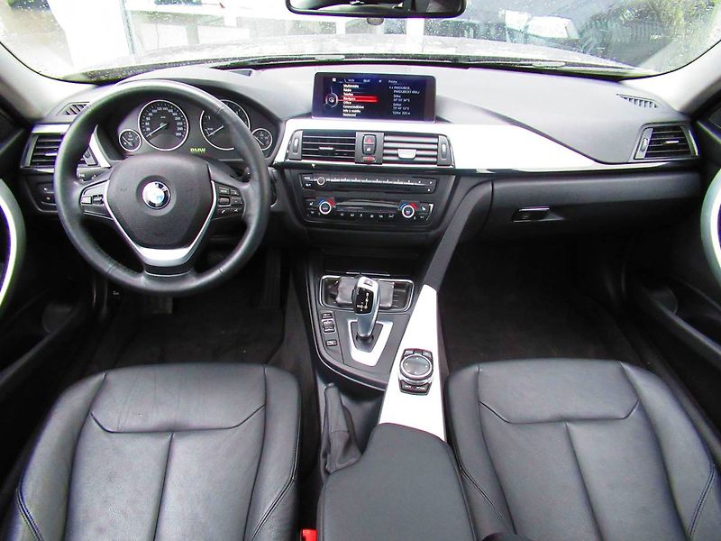 BMW Řada 3 (2013) 330d 190KW xDrive! - fotka 13 z 26